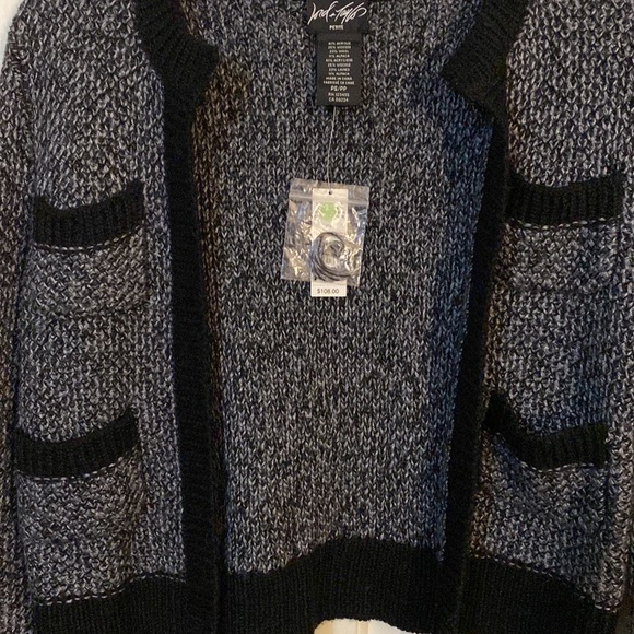 Lord &Taylor cardigan. Excellent workmanship. 4 pockets on front. Never worn - Picture 2 of 4
